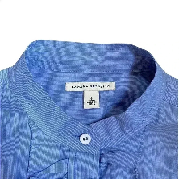 Size 6 Blue and White BANANA REPUBLIC Button Down Blouse - Picture 5 of 5